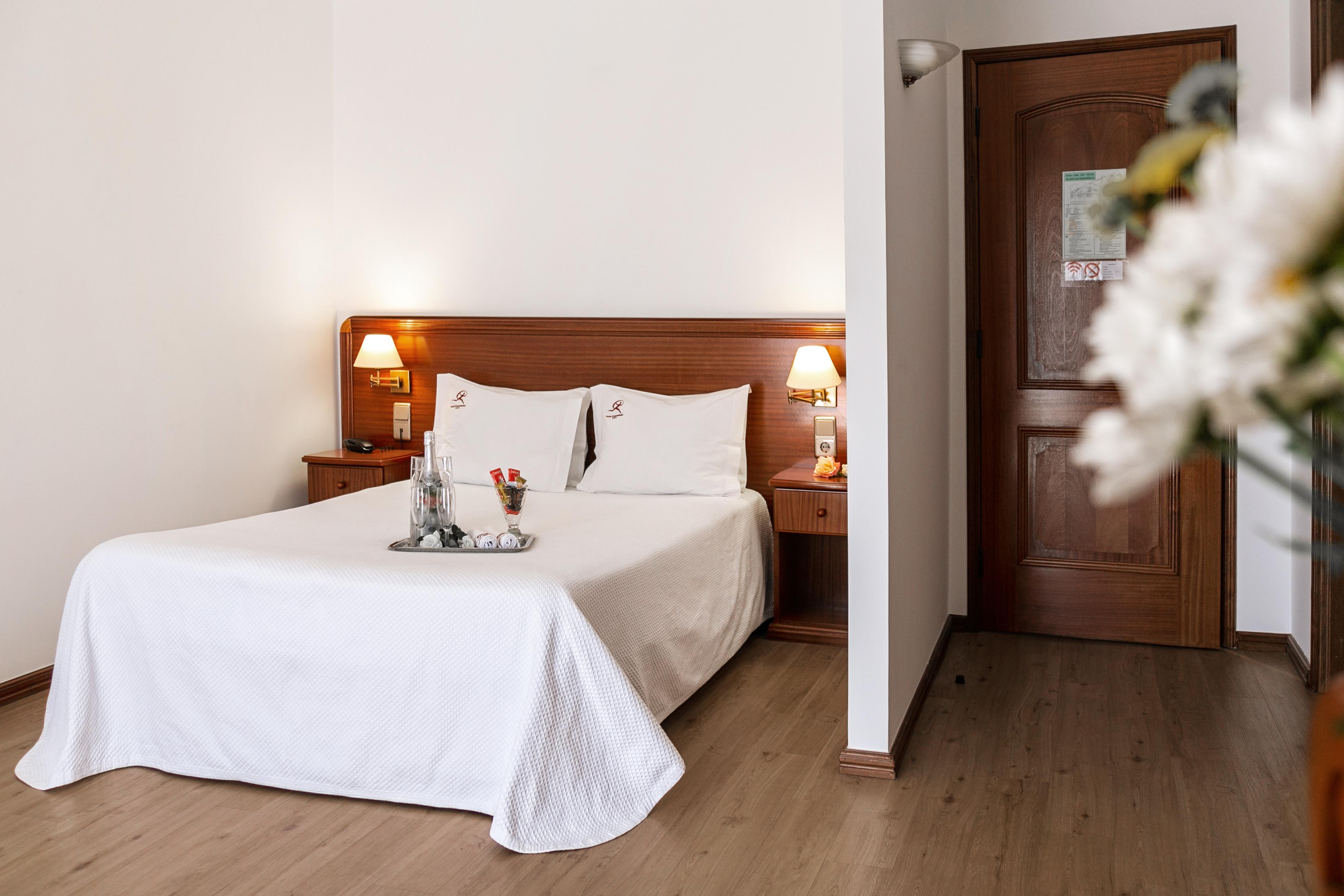 Hotel Comendador ボンバラル エクステリア 写真