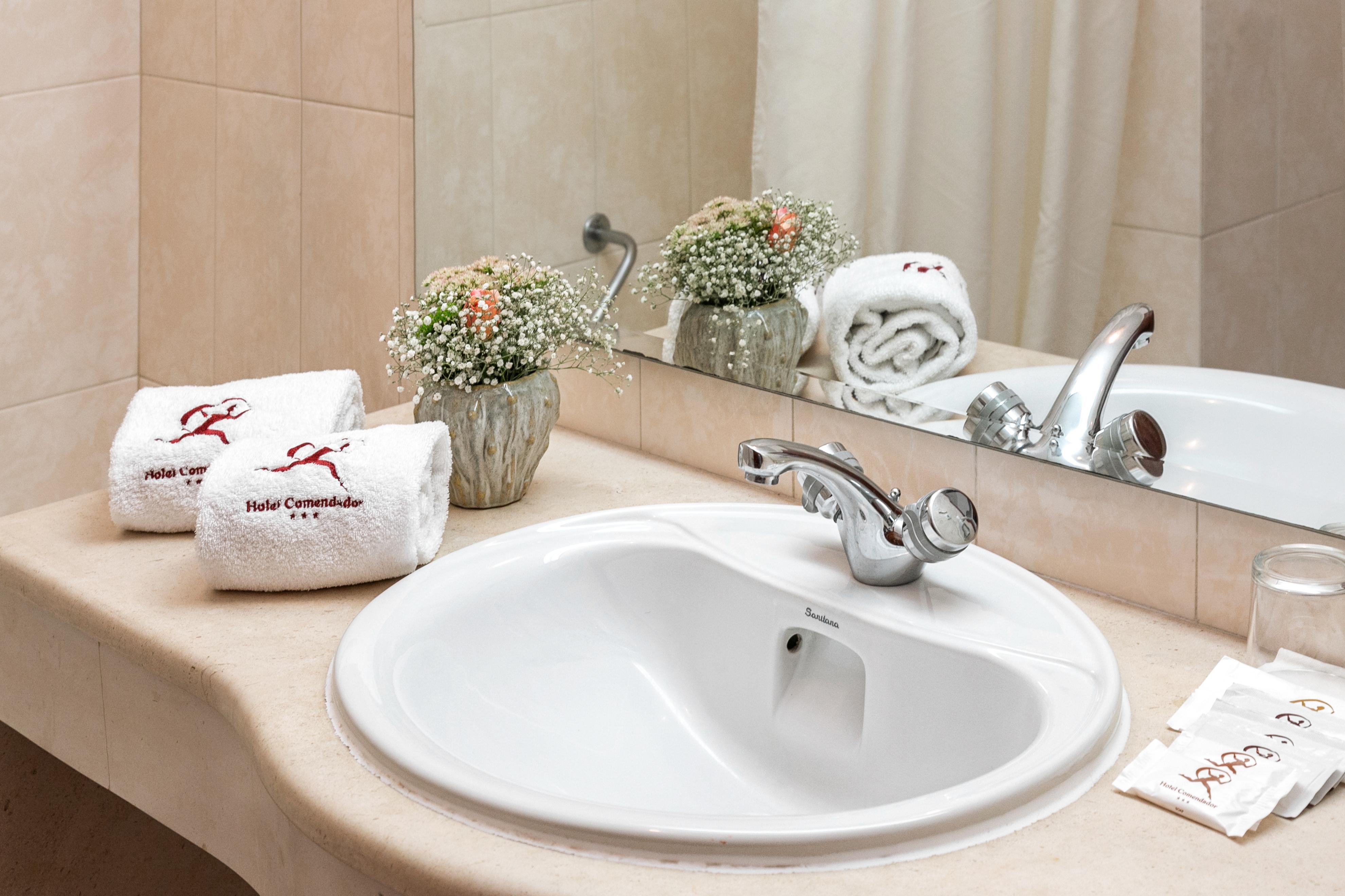 Hotel Comendador ボンバラル エクステリア 写真